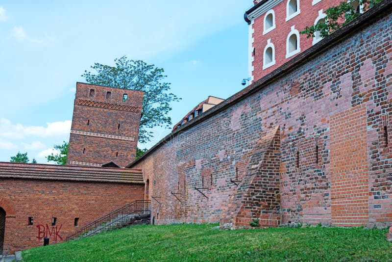 Torre Inclinada Torun Polonia Fotos - Libres de Derechos y Gratuitas de  Dreamstime