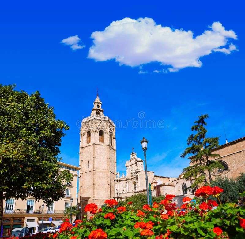 Torre Micalet di Miguelete e di Valencia Cathedral fotografia stock libera da diritti