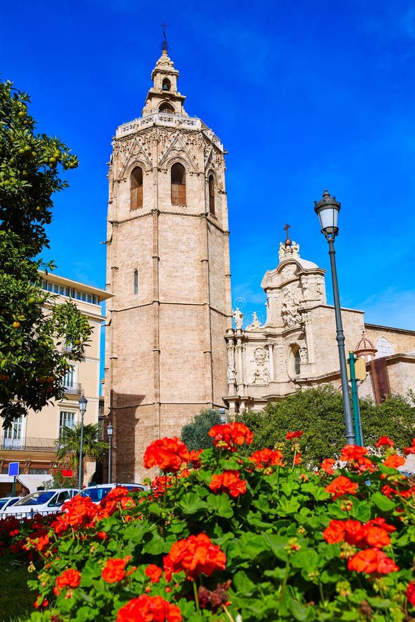 Cattedrale di Valencia e torre del Miguelete Micalet fotografia stock