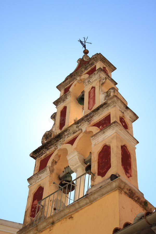 Torre vieja del campanario en Corfú