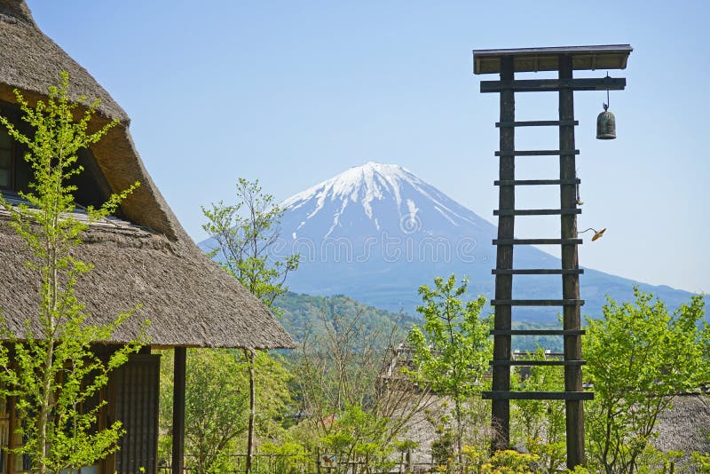 Paisagem Da Estação Ferroviária De Hida-Furukawa, No Japão a