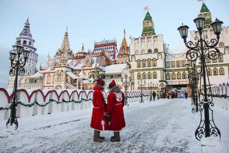 Torres del entretenimiento cultural el Kremlin complejo en Izmailovo en el invierno, una de las señales más populares de Moscú, R imágenes de archivo libres de regalías Torres del entretenimiento cultural el Kremlin complejo en Izmailovo en el invierno, una de las señales más populares de Moscú, R imágenes de archivo libres de regalías