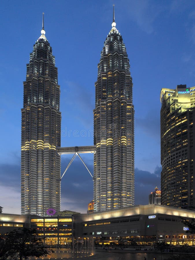Torres Gêmeas De Petronas - Kuala Lumpur - Malásia Imagem Editorial - Imagem de edifícios, torre ...