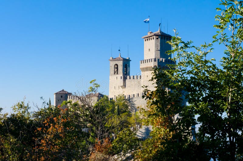 Torres y terraplenes fortificados