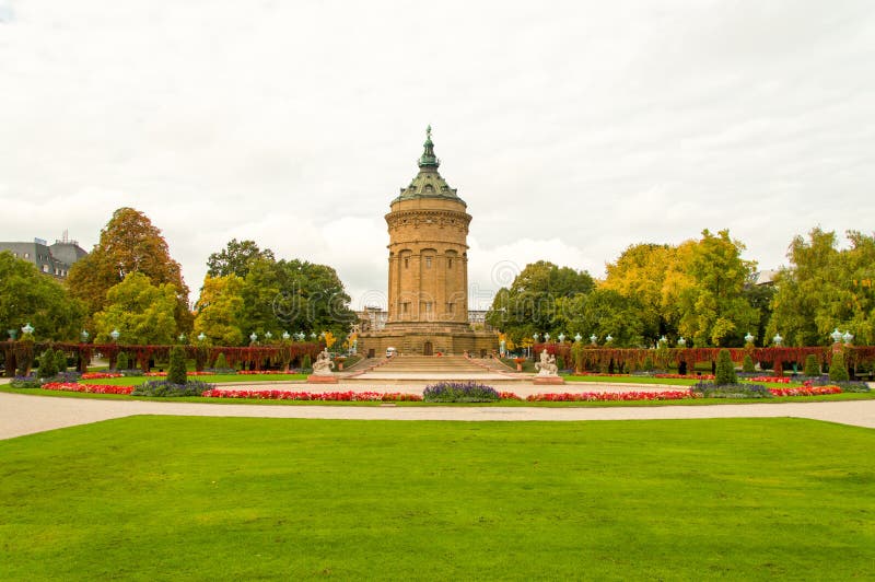 Torretta di acqua a Mannheim, Germania fotografie stock Torretta di acqua a Mannheim, Germania fotografie stock