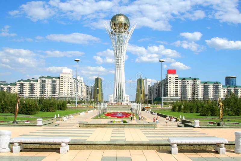 Torretta di Bayterek a Astana fotografia stock libera da diritti Torretta di Bayterek a Astana fotografia stock libera da diritti