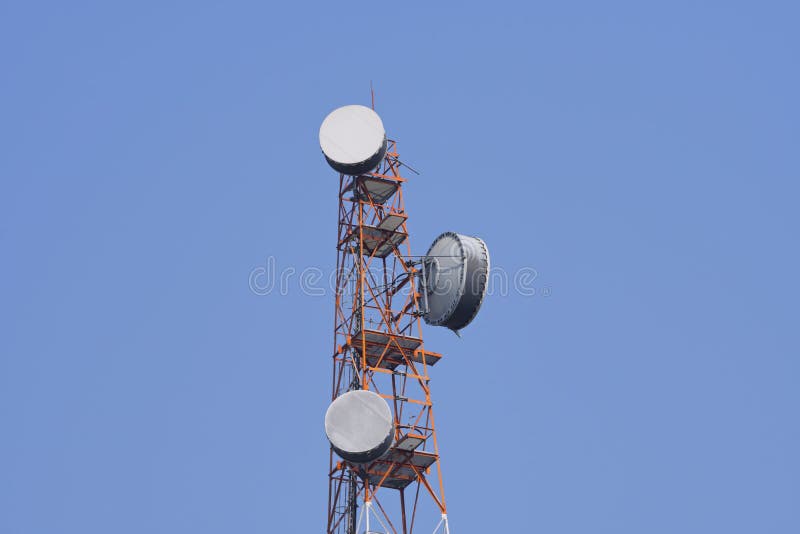 Torretta di telecomunicazione Trasmettitore senza fili dell'antenna di comunicazione immagine stock Torretta di telecomunicazione Trasmettitore senza fili dell'antenna di comunicazione immagine stock