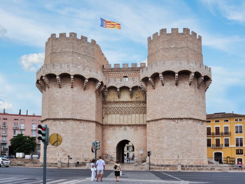 Torri di Serrans e Gate Torres de Serranos, Valencia, Spagna immagine stock libera da diritti Torri di Serrans e Gate Torres de Serranos, Valencia, Spagna immagine stock libera da diritti