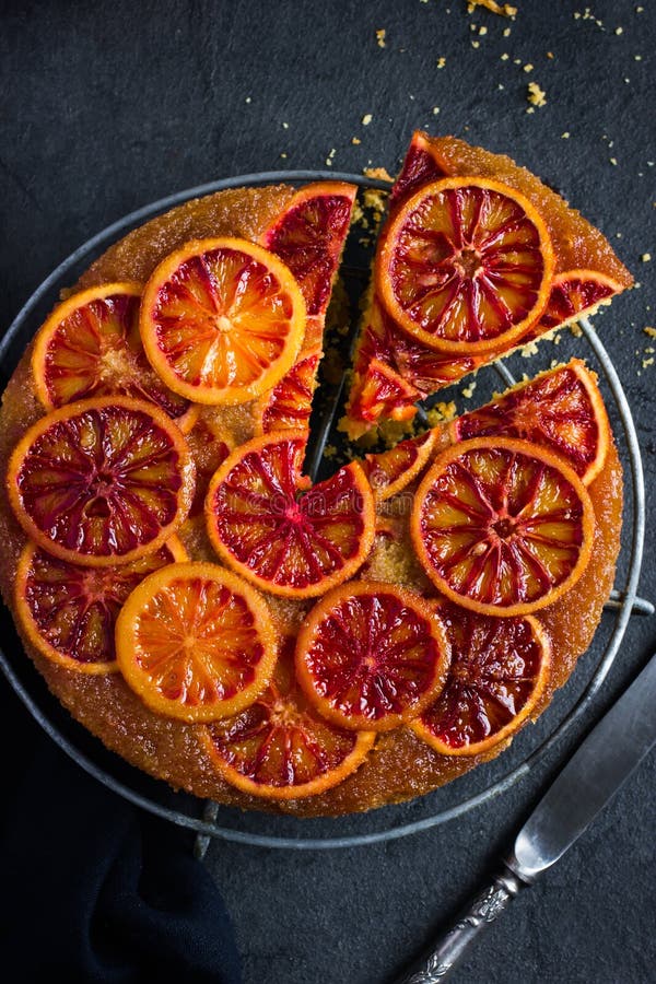 Torta al revés de la naranja de sangre foto de archivo libre de regalías Torta al revés de la naranja de sangre foto de archivo libre de regalías