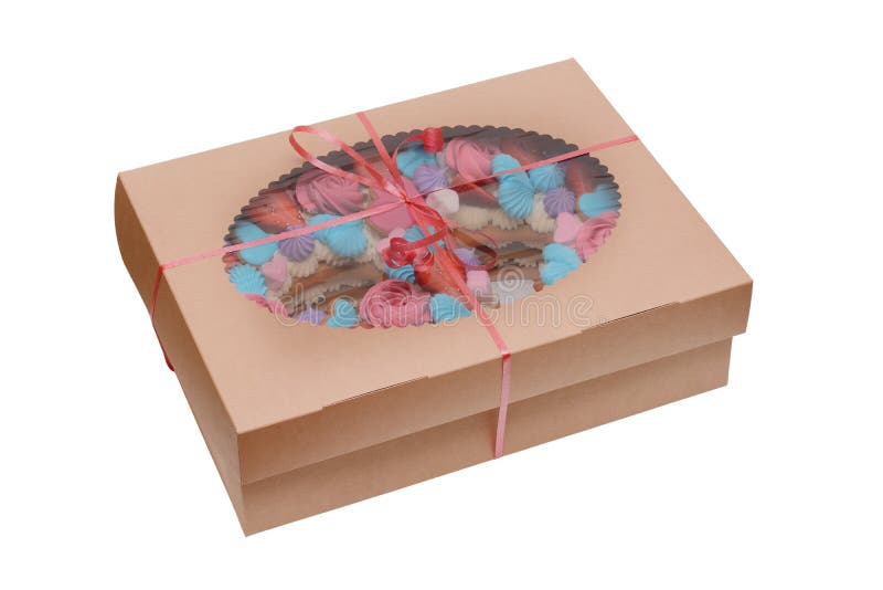 Torta con el esmalte y fruta en una caja de cartón hermosa del regalo aislada en un fondo blanco fotografía de archivo libre de regalías Torta con el esmalte y fruta en una caja de cartón hermosa del regalo aislada en un fondo blanco fotografía de archivo libre de regalías