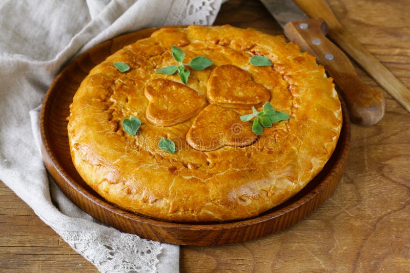 Torta de carne caseiro com batatas fotos de stock royalty free