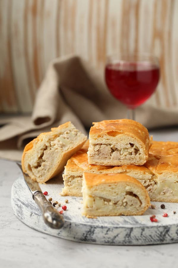 Torta de carne caseiro imagem de stock