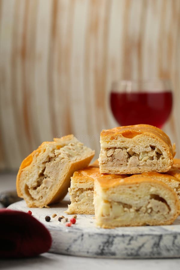 Torta de carne caseiro imagens de stock royalty free