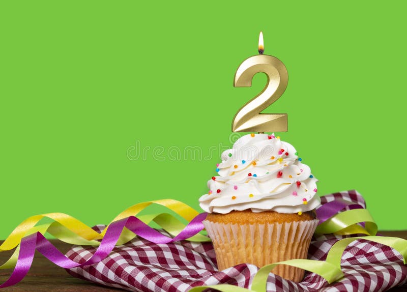 281 Torta De Cumpleaños 2 Años Fotos de stock - Fotos libres de regalías de  Dreamstime