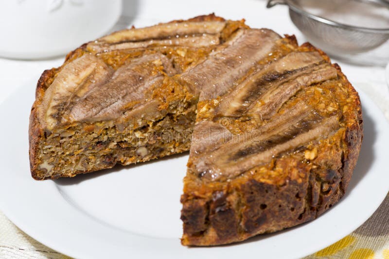 Torta de zanahoria dulce con el plátano, visión superior imagenes de archivo Torta de zanahoria dulce con el plátano, visión superior imagenes de archivo