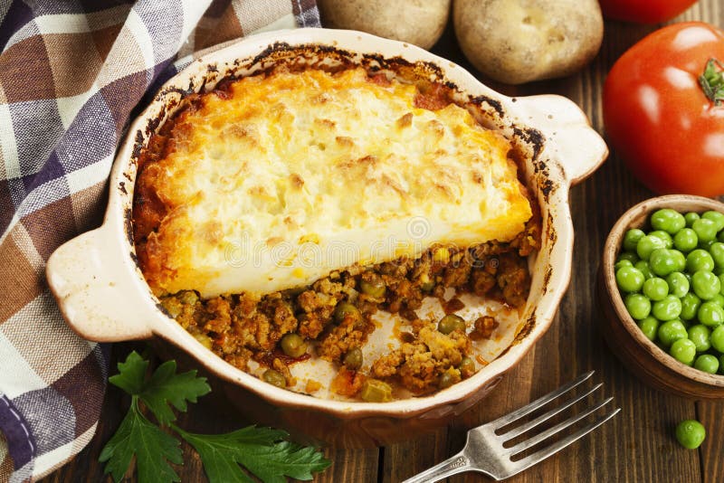 Torta del cottage con carne immagini stock Torta del cottage con carne immagini stock