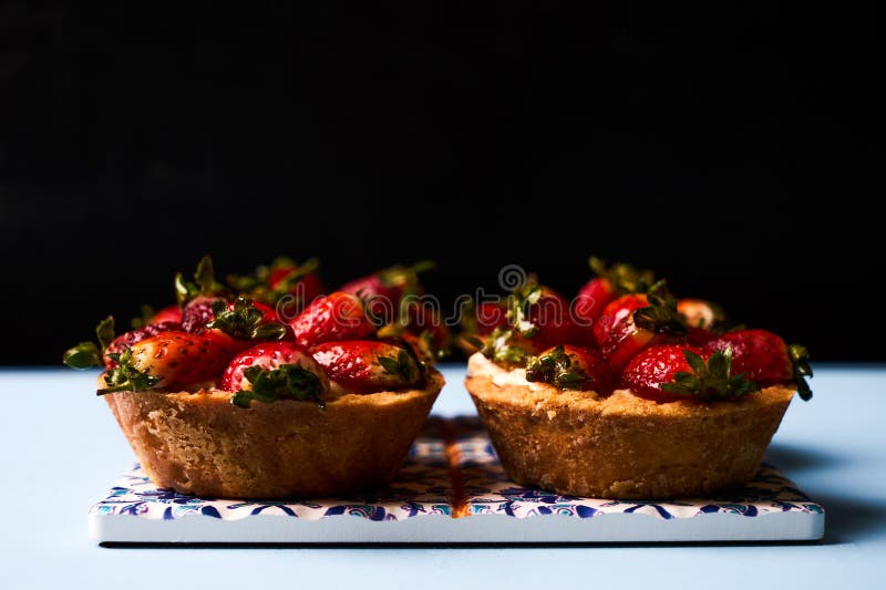 Torta del Tartlet o galleta de la torta de la cesta imagen de archivo libre de regalías Torta del Tartlet o galleta de la torta de la cesta imagen de archivo libre de regalías