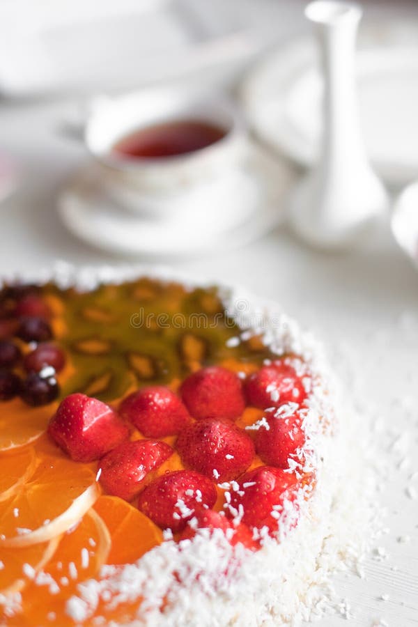 Torta della gelatina con tè immagini stock libere da diritti Torta della gelatina con tè immagini stock libere da diritti