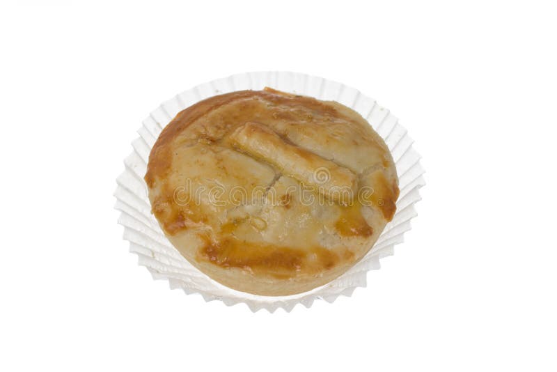 Torta enchida da galinha conhecida como Empada em Portugal e em Brasil Isolador imagem de stock royalty free Torta enchida da galinha conhecida como Empada em Portugal e em Brasil Isolador imagem de stock royalty free