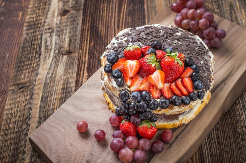 Torta festiva della frutta immagine stock Torta festiva della frutta immagine stock