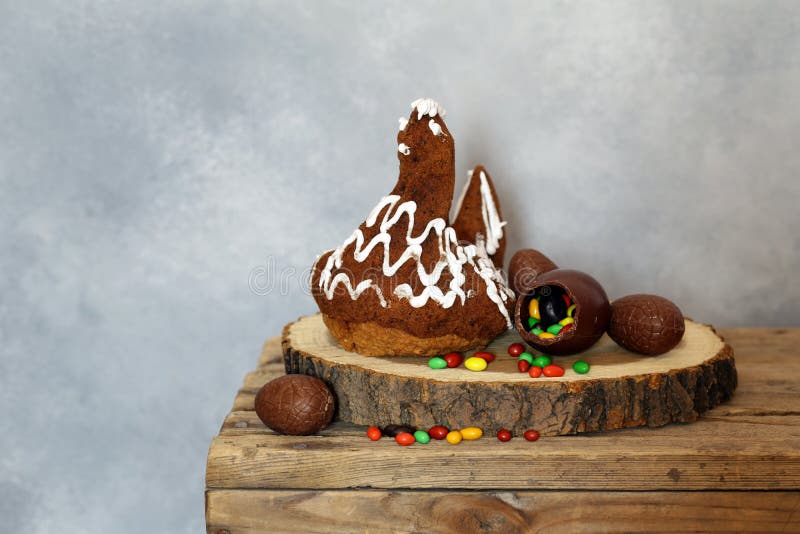Torta que cuece festiva para Pascua imagen de archivo Torta que cuece festiva para Pascua imagen de archivo