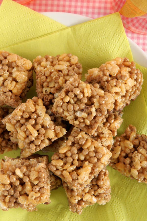 Caramel and chocolate rice crispie cakes. Caramel and chocolate rice crispie cakes