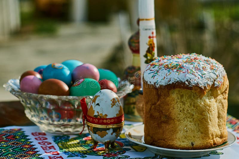 Easter cakes and colored eggs. The cake (from a Ms. Greek. κουλλίκι(ον) from κόλλιξ bread round or oval shape) is a Russian name for Easter bread. Easter cakes together with colored eggs are a symbol of Easter - one of the most important Christian holidays. The most common cakes in Russia, in the Orthodox tradition of the Easter holidays. Easter cakes and colored eggs. The cake (from a Ms. Greek. κουλλίκι(ον) from κόλλιξ bread round or oval shape) is a Russian name for Easter bread. Easter cakes together with colored eggs are a symbol of Easter - one of the most important Christian holidays. The most common cakes in Russia, in the Orthodox tradition of the Easter holidays.