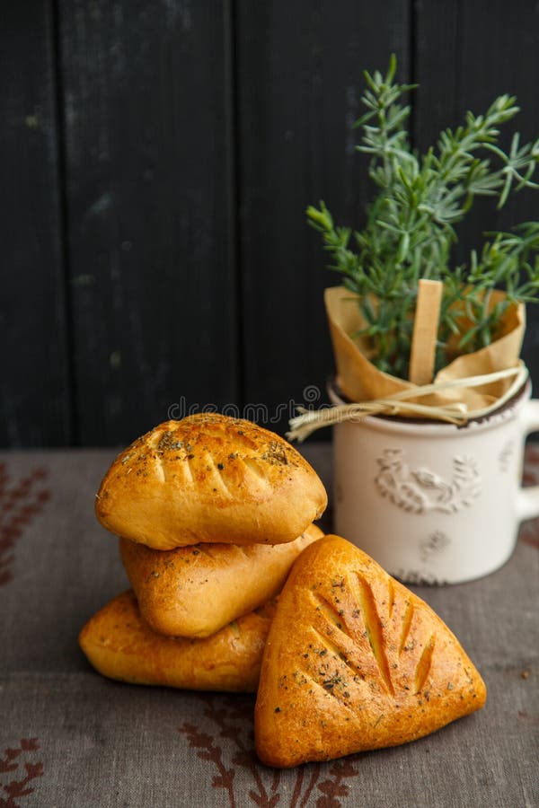 Torte della Provenza, prima colazione deliziosa e pasticcerie fragranti fotografia stock libera da diritti Torte della Provenza, prima colazione deliziosa e pasticcerie fragranti fotografia stock libera da diritti