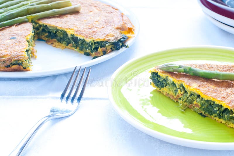 Tortilla Del Huevo Con Espinaca Foto de archivo Imagen de sano, huevo