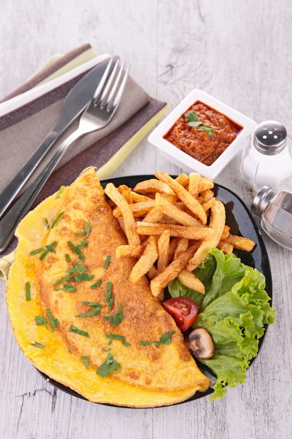 Tortilla y patatas fritas imagen de archivo. Imagen de alimento 41652719
