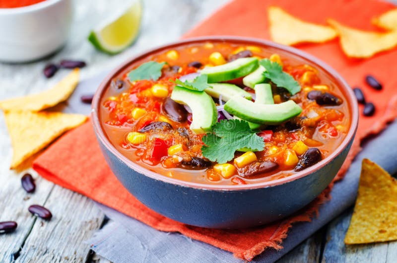 Tortilla φασολιών Chipotle κόκκινη σούπα στοκ φωτογραφία με δικαίωμα ελεύθερης χρήσης Tortilla φασολιών Chipotle κόκκινη σούπα στοκ φωτογραφία με δικαίωμα ελεύθερης χρήσης