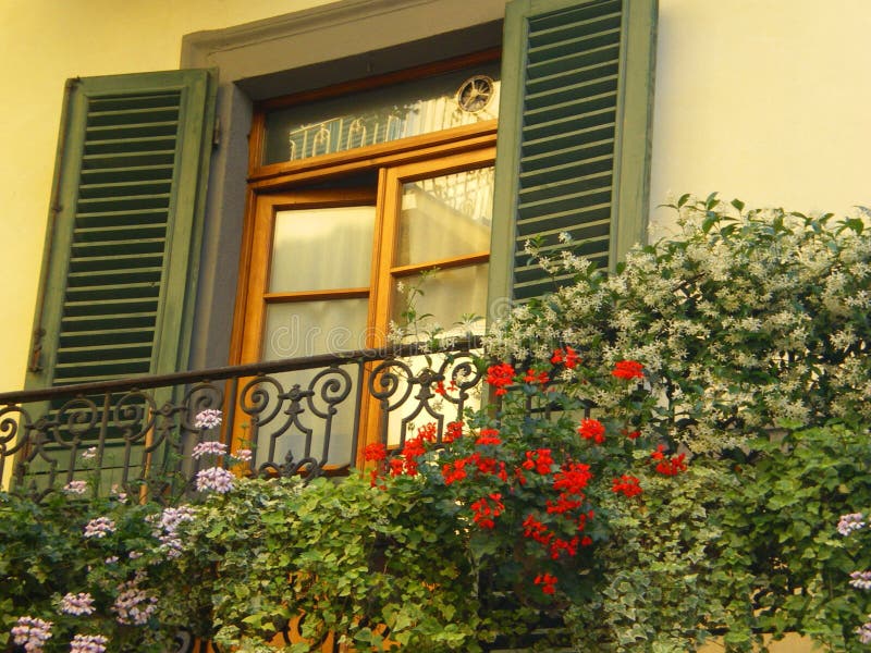 Toskana-Fenster mit Blendenverschlüssen
