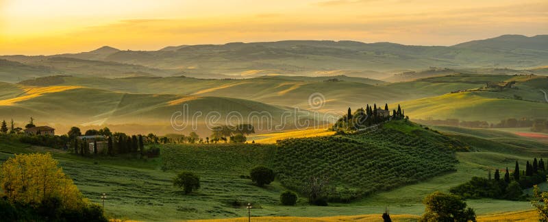 Toskania - Panorama krajobrazowa, wzgórza i łąka, Toskania - Włochy