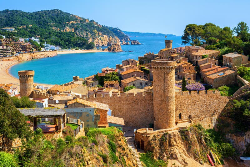 Tossa de Mar, Sandstrand und alte Stadtmauern, Katalonien, Spanien stockfoto Tossa de Mar, Sandstrand und alte Stadtmauern, Katalonien, Spanien stockfoto