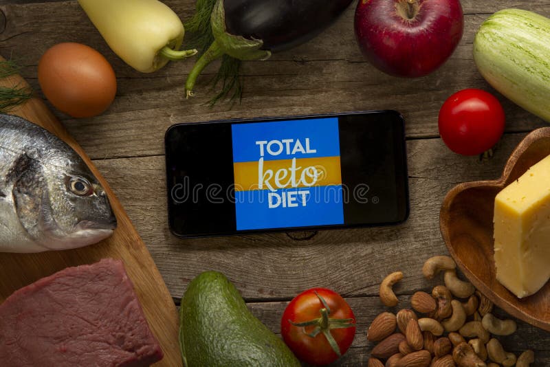 Totale keto carb manager app voor dieetcalorieteller op smartphone. dieetplan voor tablet - pc en groenten. belgorod rusland aug