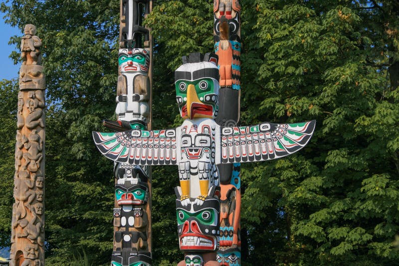 Totem al punto di Brockton in Stanley Park, Vancouver, Canada fotografia stock Totem al punto di Brockton in Stanley Park, Vancouver, Canada fotografia stock