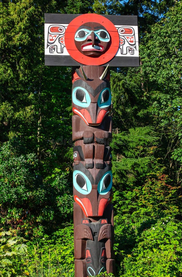 Totem palo in Stanley Park, Vancouver immagine stock libera da diritti Totem palo in Stanley Park, Vancouver immagine stock libera da diritti