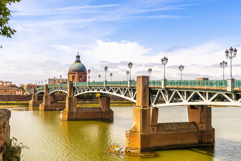 The Saint Pierre Bridge Over the Garonne and the Grave in Toulouse in ...