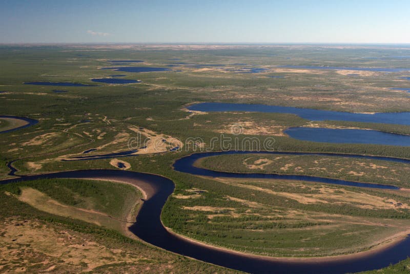 Toundra, rivières et lacs de Taimyr au printemps images stock Toundra, rivières et lacs de Taimyr au printemps images stock