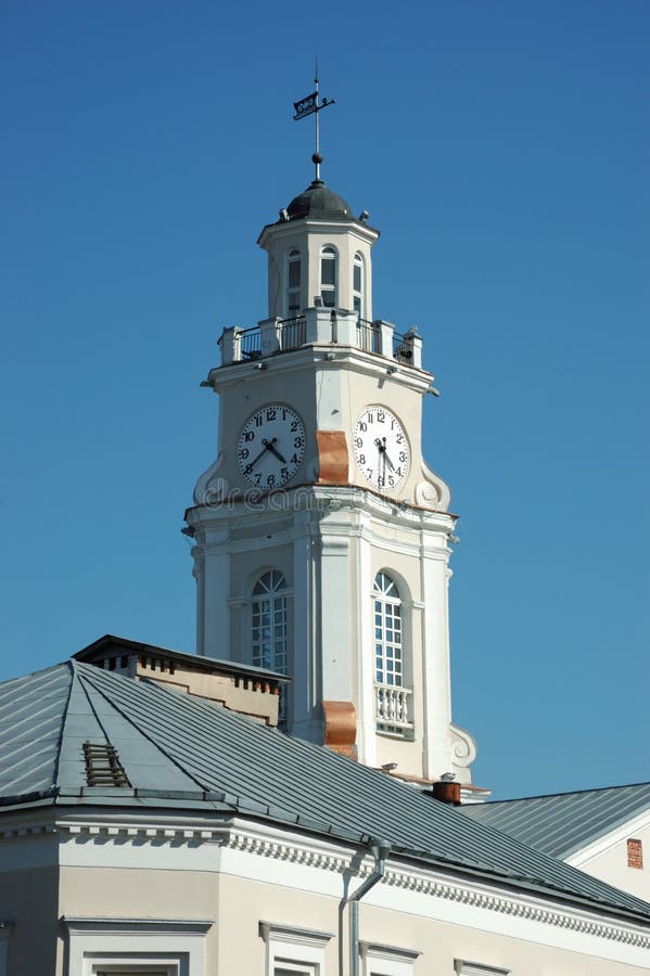 Tour d'horloge ou hôtel de ville à Vitebsk photographie stock libre de droits Tour d'horloge ou hôtel de ville à Vitebsk photographie stock libre de droits
