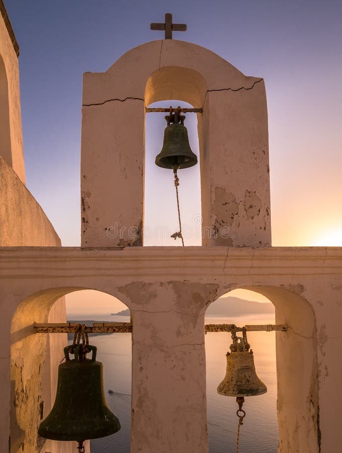 Tour de Bell d'église dans Santorini - îles grecques images libres de droits Tour de Bell d'église dans Santorini - îles grecques images libres de droits