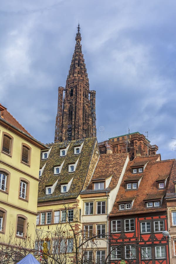 Tour de cloche célèbre de Notre Dame Cathedral de grès à Strasbourg, photo libre de droits Tour de cloche célèbre de Notre Dame Cathedral de grès à Strasbourg, photo libre de droits