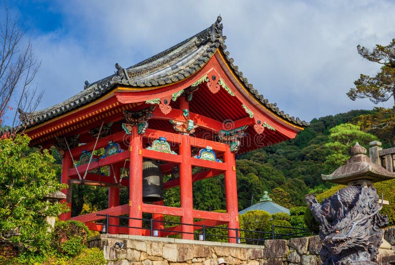 Tour de cloche de temple de Kiyomizu image stock Tour de cloche de temple de Kiyomizu image stock