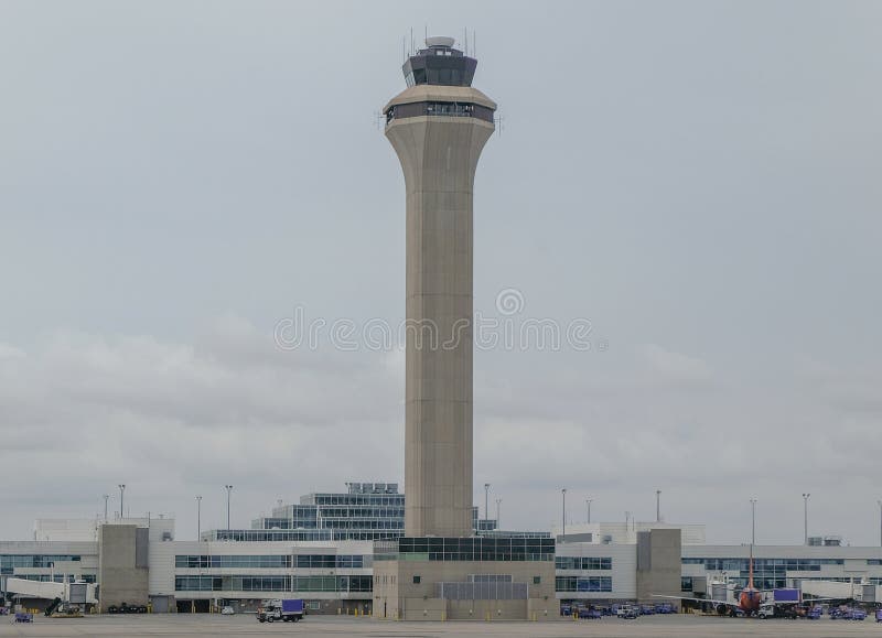 Tour de contrôle du trafic aérien à l'aéroport de Denver images libres de droits Tour de contrôle du trafic aérien à l'aéroport de Denver images libres de droits