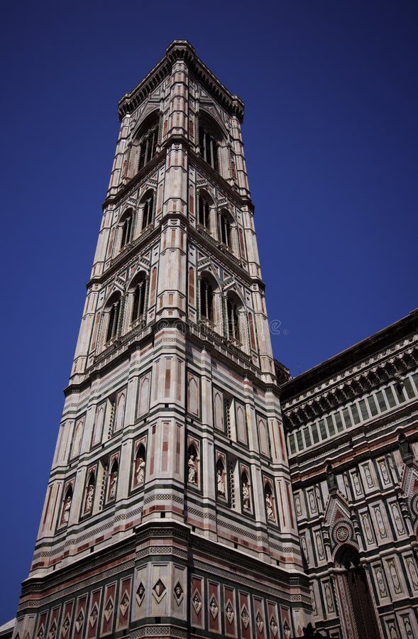 Tour de la tour de cloche du campanile de Giotto des Di Santa Florence, Italie de basilique images stock Tour de la tour de cloche du campanile de Giotto des Di Santa Florence, Italie de basilique images stock