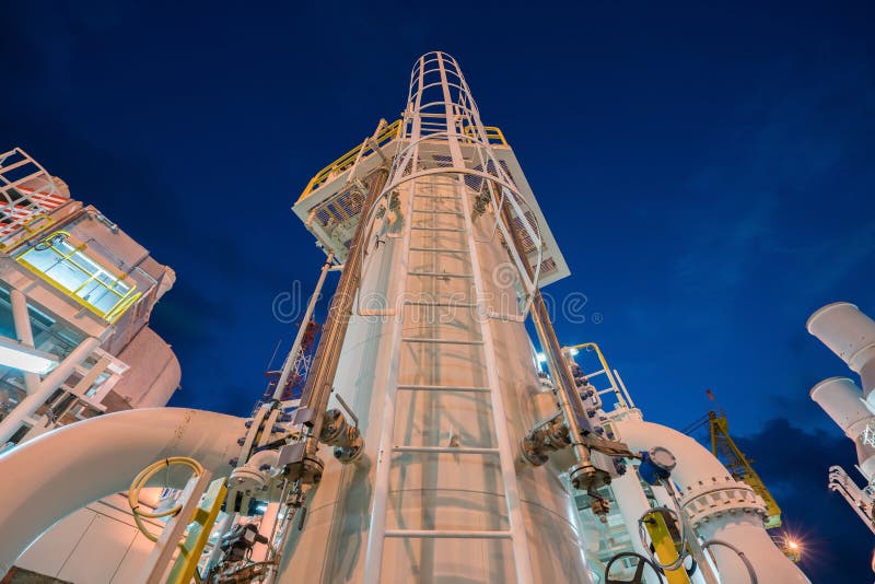 Cooling medium expansion vessel tower of water cooler in close loop unit at oil and gas central processing platform to separate air bubble before entering to suction pump. Cooling medium expansion vessel tower of water cooler in close loop unit at oil and gas central processing platform to separate air bubble before entering to suction pump.