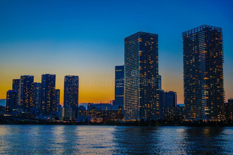 Tour du groupe d'appartements de chuoku tokyo et soirée. lieu de tournage : région métropolitaine de tokyo