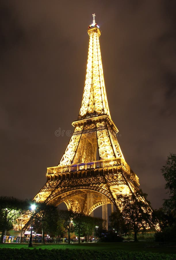 a quelle heure s'allume la tour eiffel