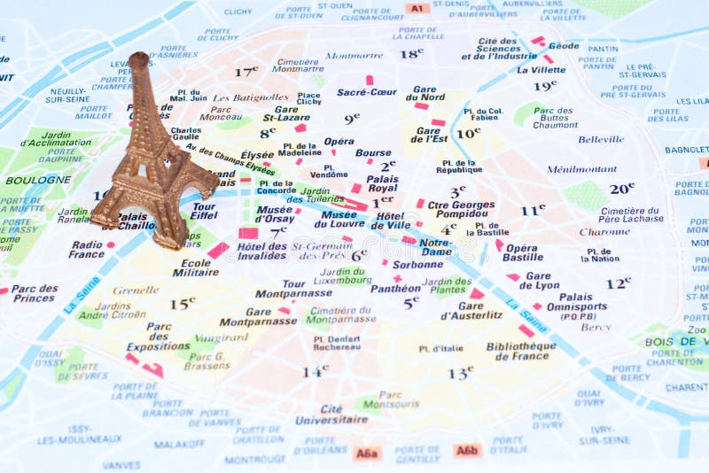 Tour Eiffel Sur Une Carte De Paris Image stock éditorial Image du