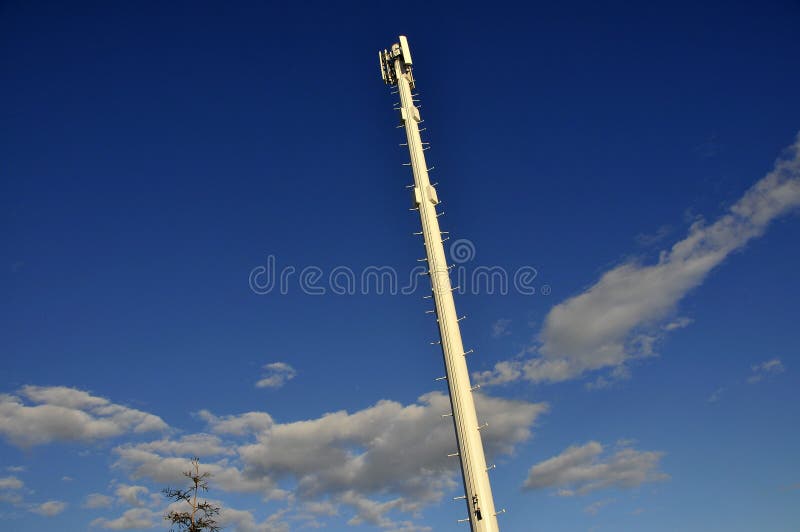Tour sans fil de téléphone portable photographie stock Tour sans fil de téléphone portable photographie stock